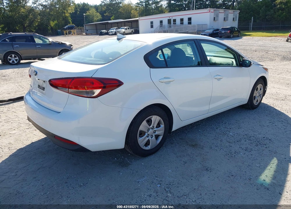 2017 KIA FORTE VIN: 3KPFK4A70HE116440