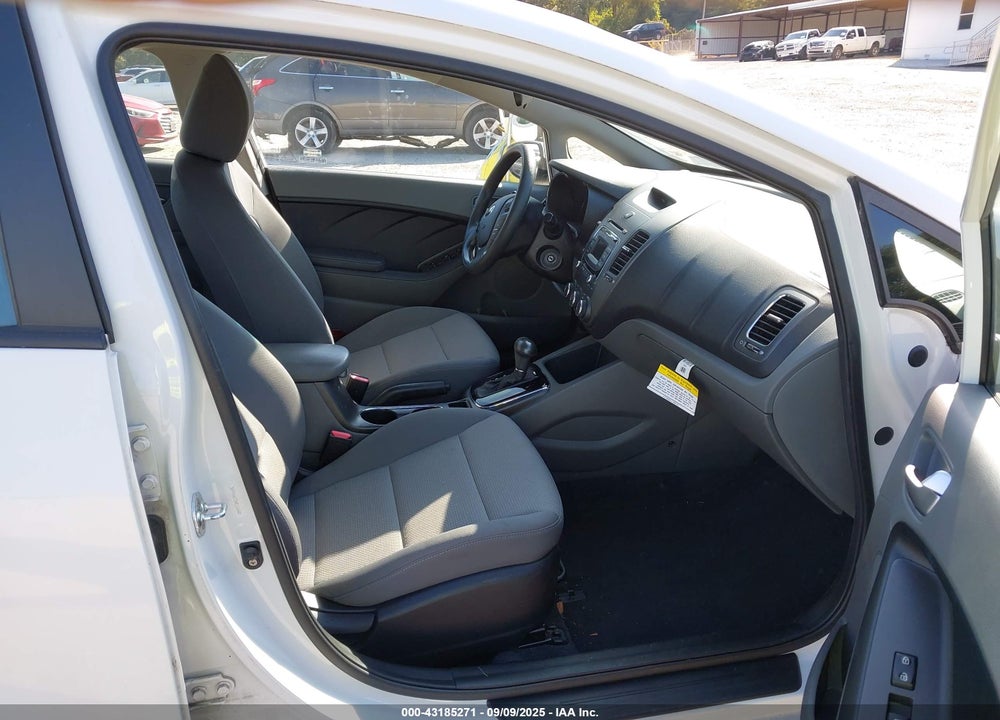 2017 KIA FORTE VIN: 3KPFK4A70HE116440