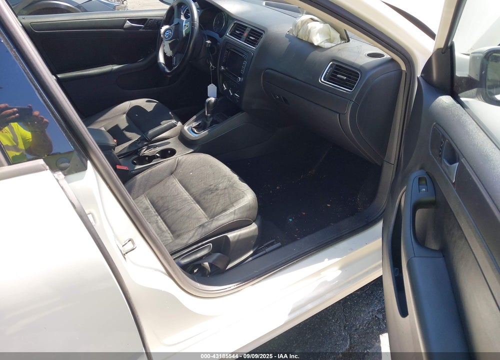 2012 VOLKSWAGEN JETTA 2.5L SE VIN: 3VWDP7AJ4CM418511