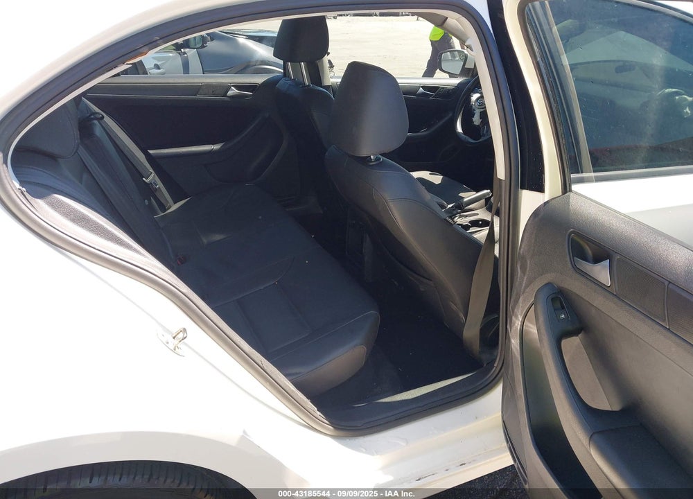 2012 VOLKSWAGEN JETTA 2.5L SE VIN: 3VWDP7AJ4CM418511