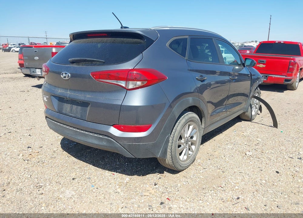 2017 HYUNDAI TUCSON VIN: KM8J33A48HU330144