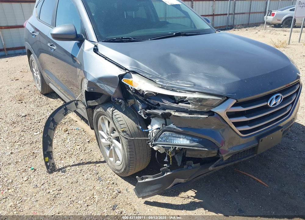 2017 HYUNDAI TUCSON VIN: KM8J33A48HU330144