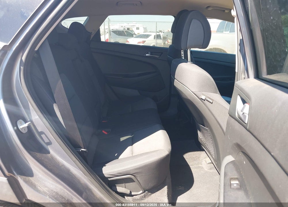 2017 HYUNDAI TUCSON VIN: KM8J33A48HU330144