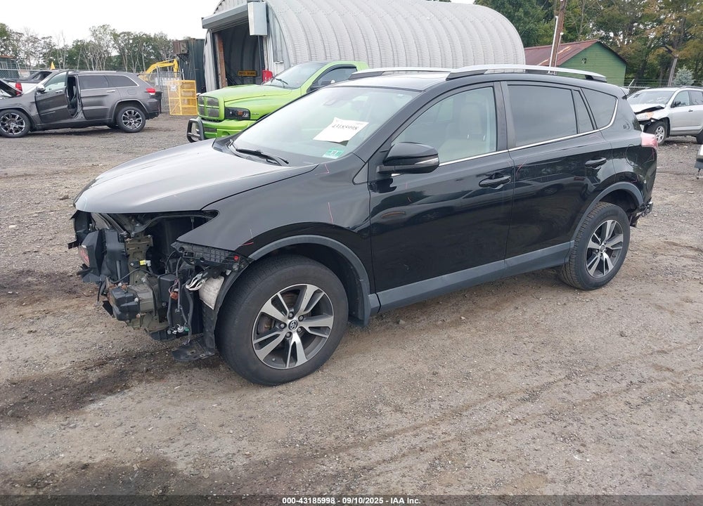 2018 TOYOTA RAV4 XLE VIN: 2T3RFREV2JW824495