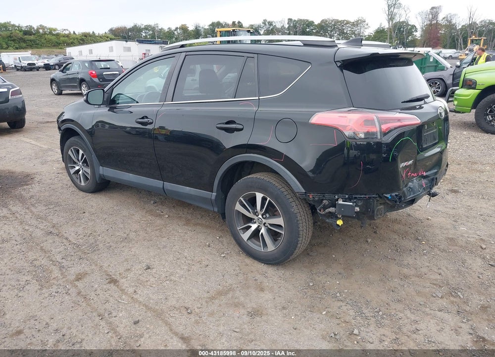 2018 TOYOTA RAV4 XLE VIN: 2T3RFREV2JW824495