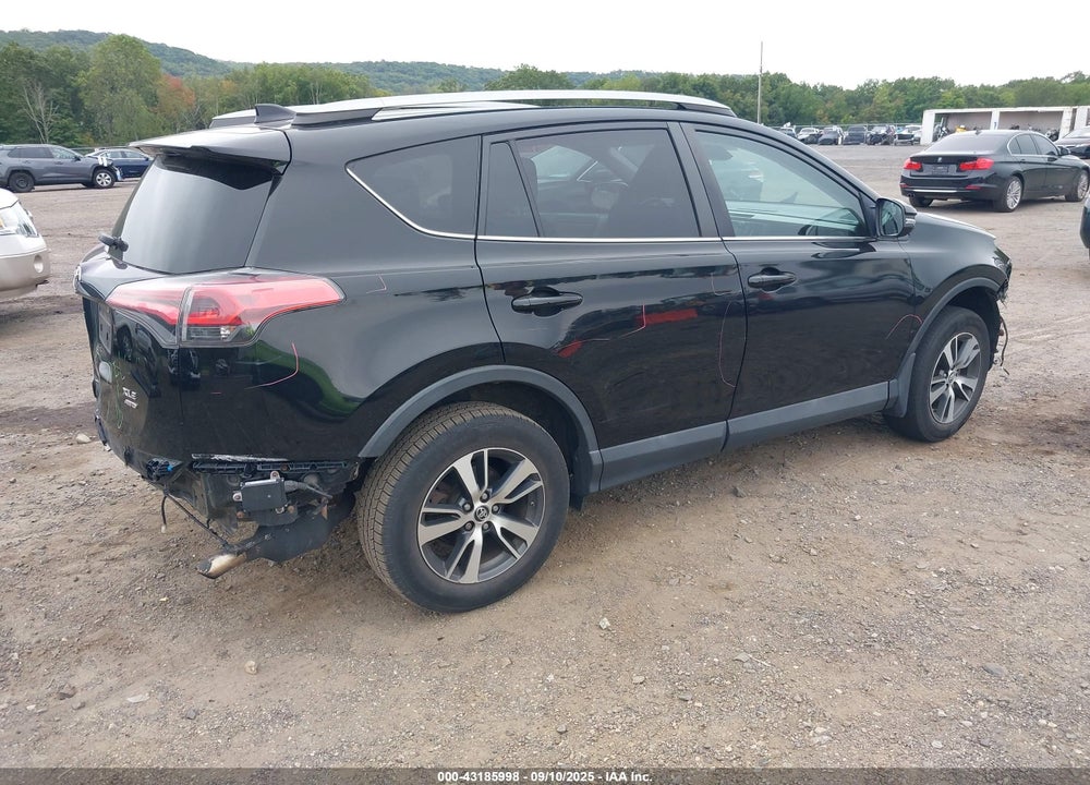2018 TOYOTA RAV4 XLE VIN: 2T3RFREV2JW824495