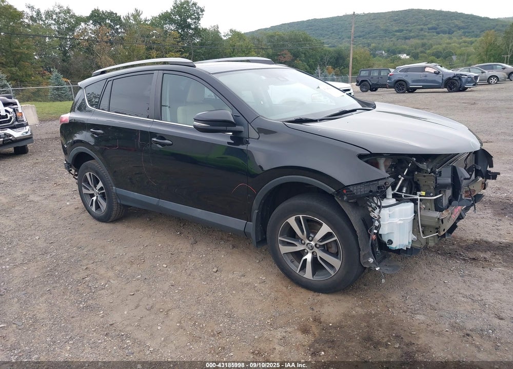 2018 TOYOTA RAV4 XLE VIN: 2T3RFREV2JW824495