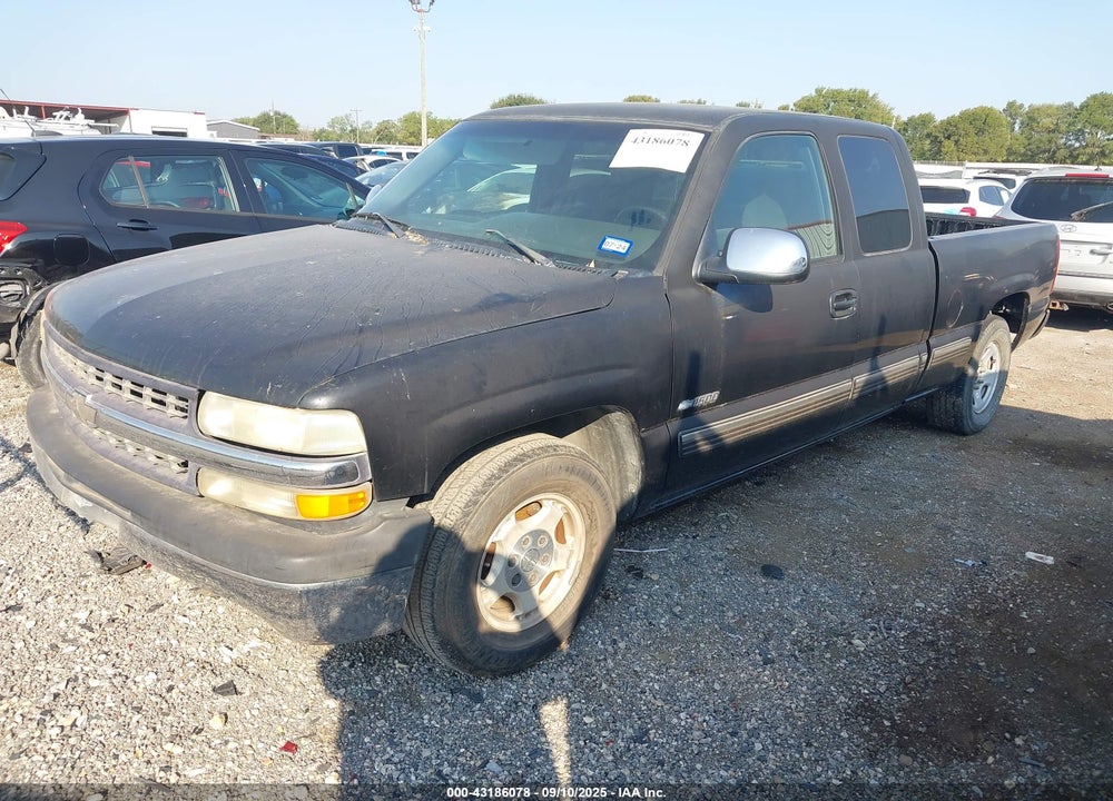2000 CHEVROLET SILVERADO 1500 LS VIN: 2GCEC19T8Y1403157
