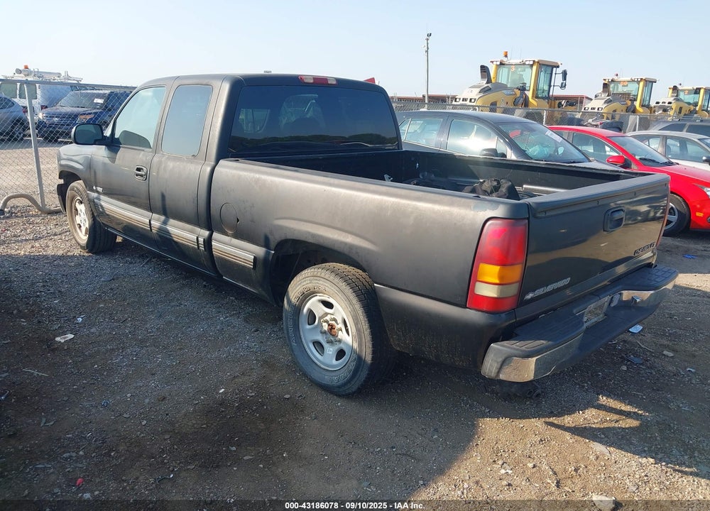 2000 CHEVROLET SILVERADO 1500 LS VIN: 2GCEC19T8Y1403157