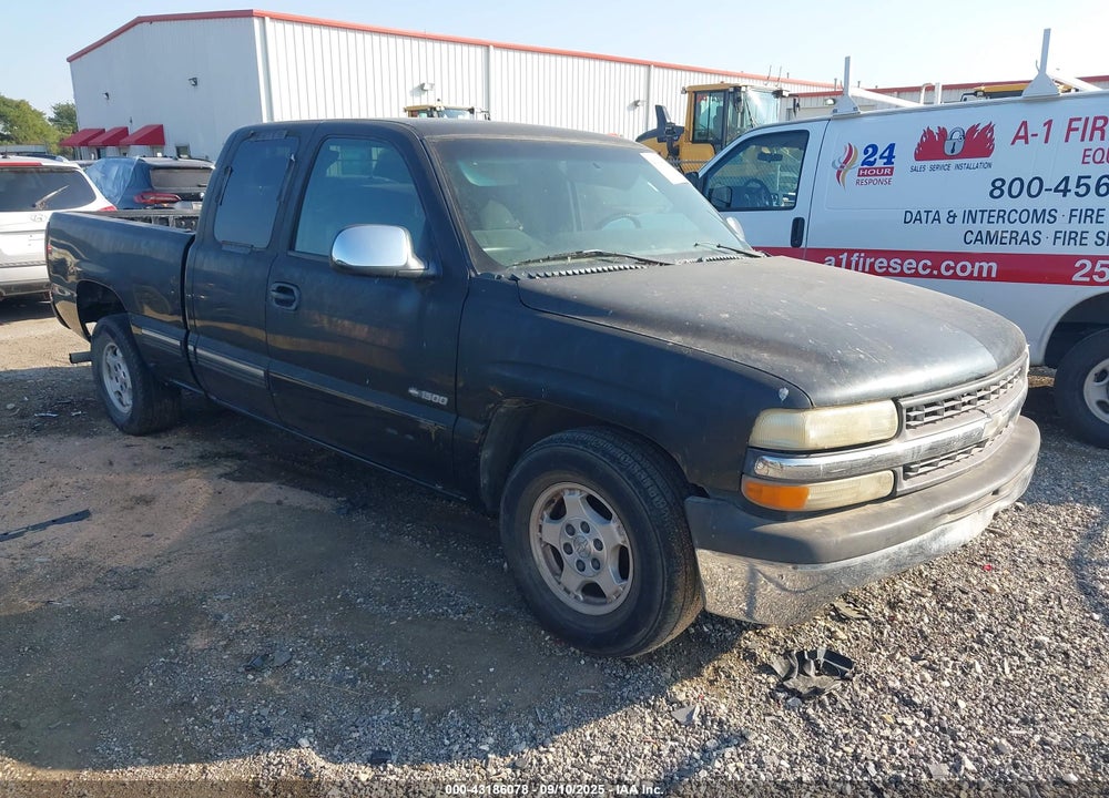 2000 CHEVROLET SILVERADO 1500 LS VIN: 2GCEC19T8Y1403157