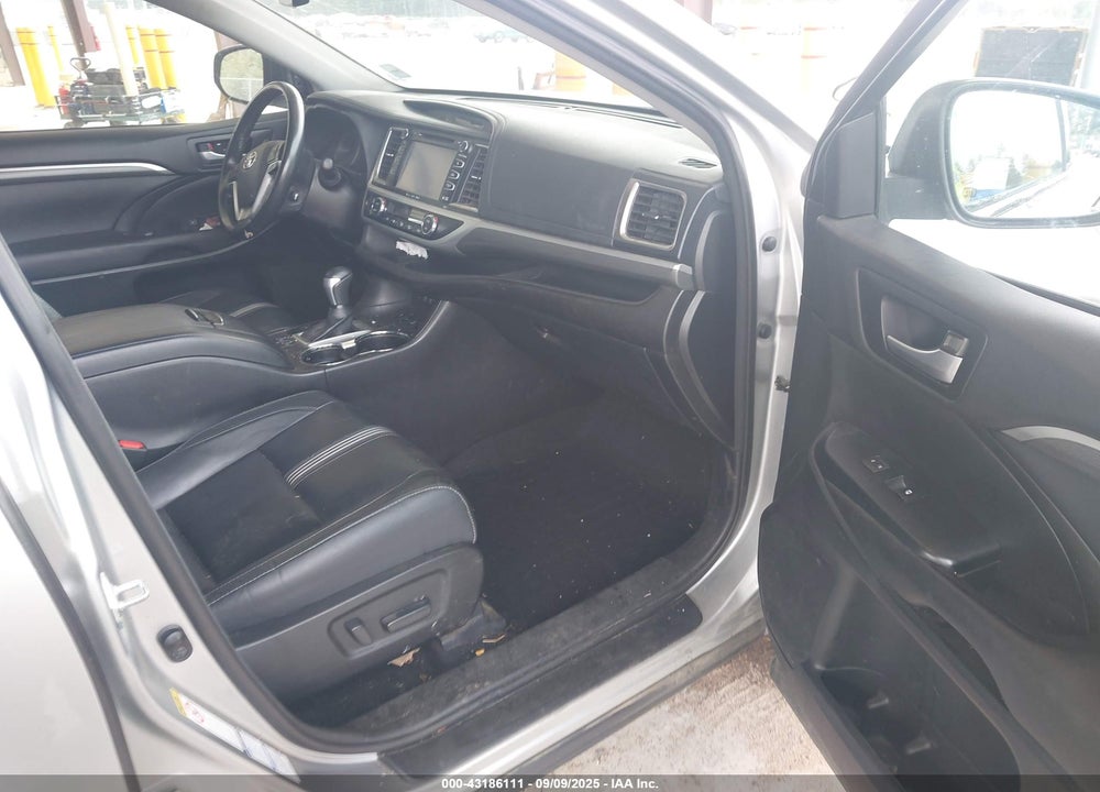 2017 TOYOTA HIGHLANDER VIN: 5TDJZRFH6HS365240