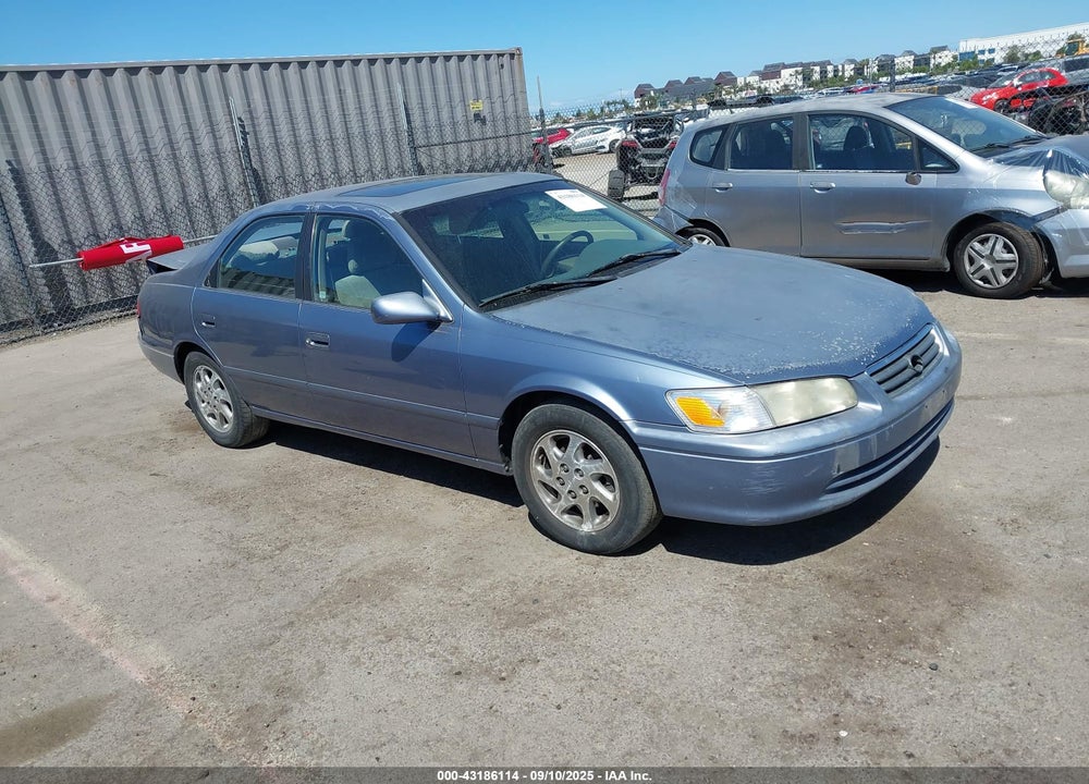 2000 TOYOTA CAMRY LE VIN: JT2BG28K5Y0405913