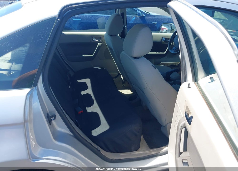 2011 FORD FOCUS SES VIN: 1FAHP3GN0BW134904