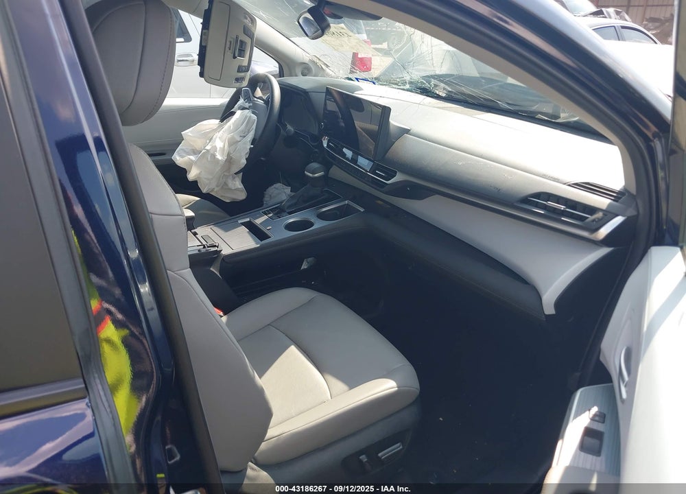 2025 TOYOTA SIENNA VIN: 5TDJRKEC5SS230691