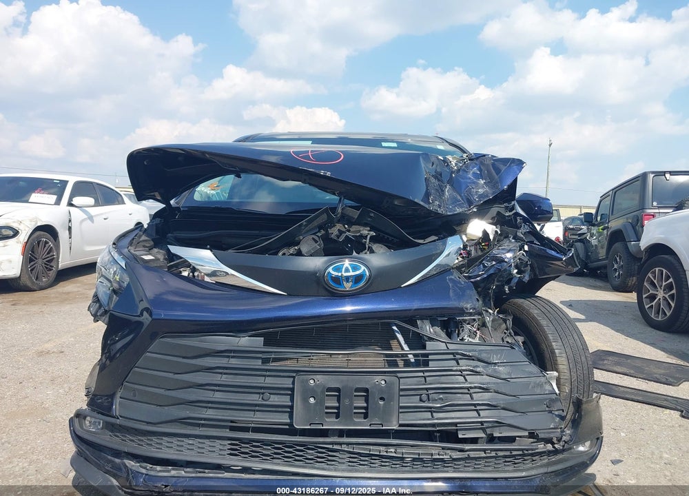 2025 TOYOTA SIENNA VIN: 5TDJRKEC5SS230691