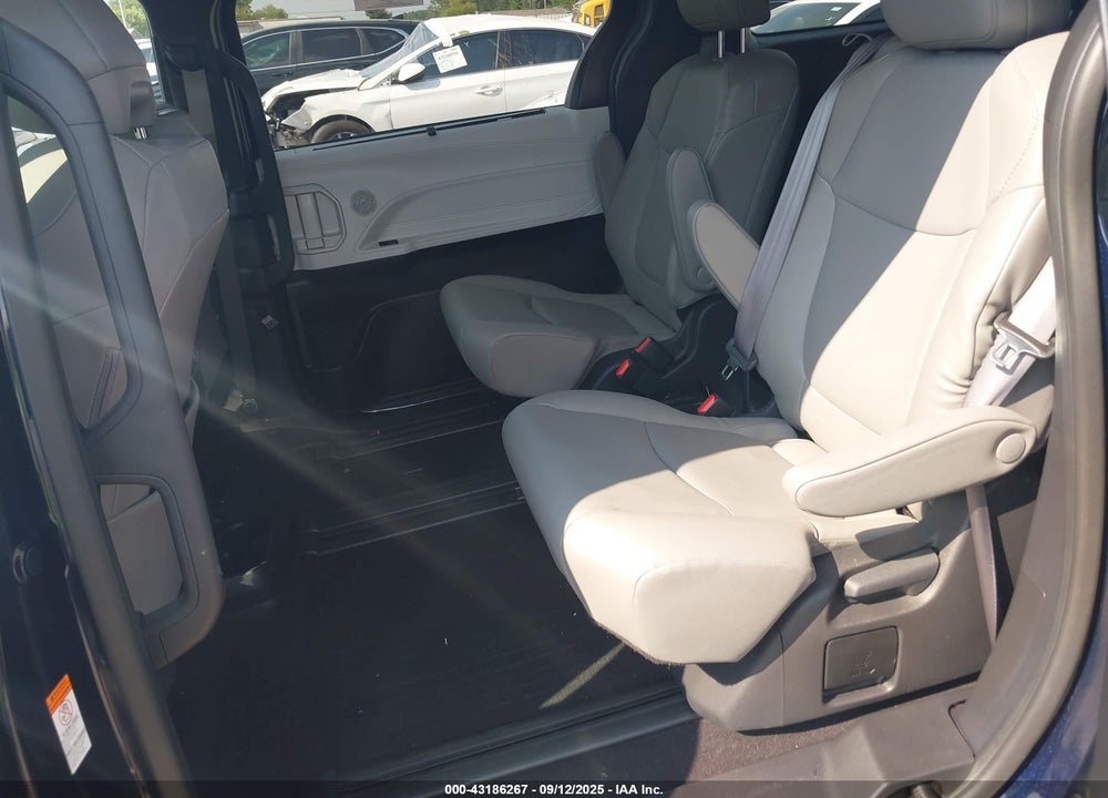 2025 TOYOTA SIENNA VIN: 5TDJRKEC5SS230691