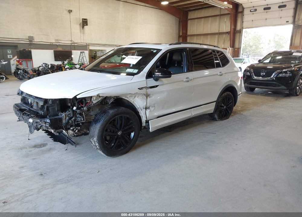 2022 VOLKSWAGEN TIGUAN VIN: 3VV8B7AX1NM032107