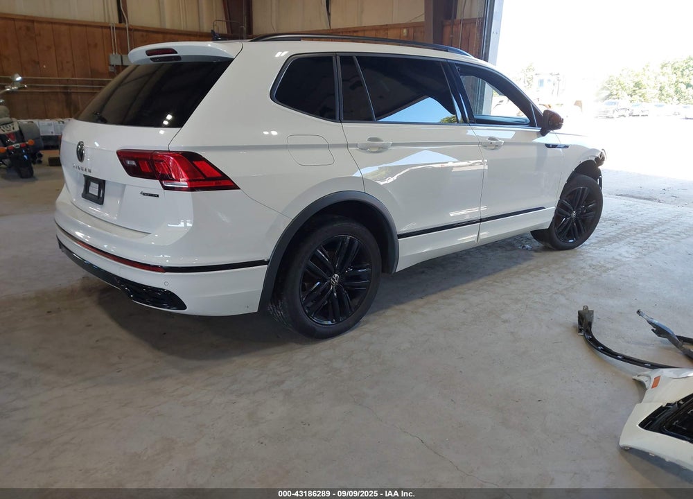 2022 VOLKSWAGEN TIGUAN VIN: 3VV8B7AX1NM032107