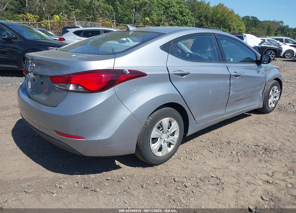 2016 HYUNDAI ELANTRA VIN: 5NPDH4AE5GH720984