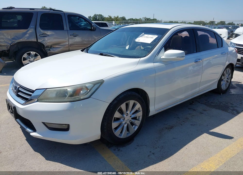 2015 HONDA ACCORD VIN: 1HGCR2F70FA165117