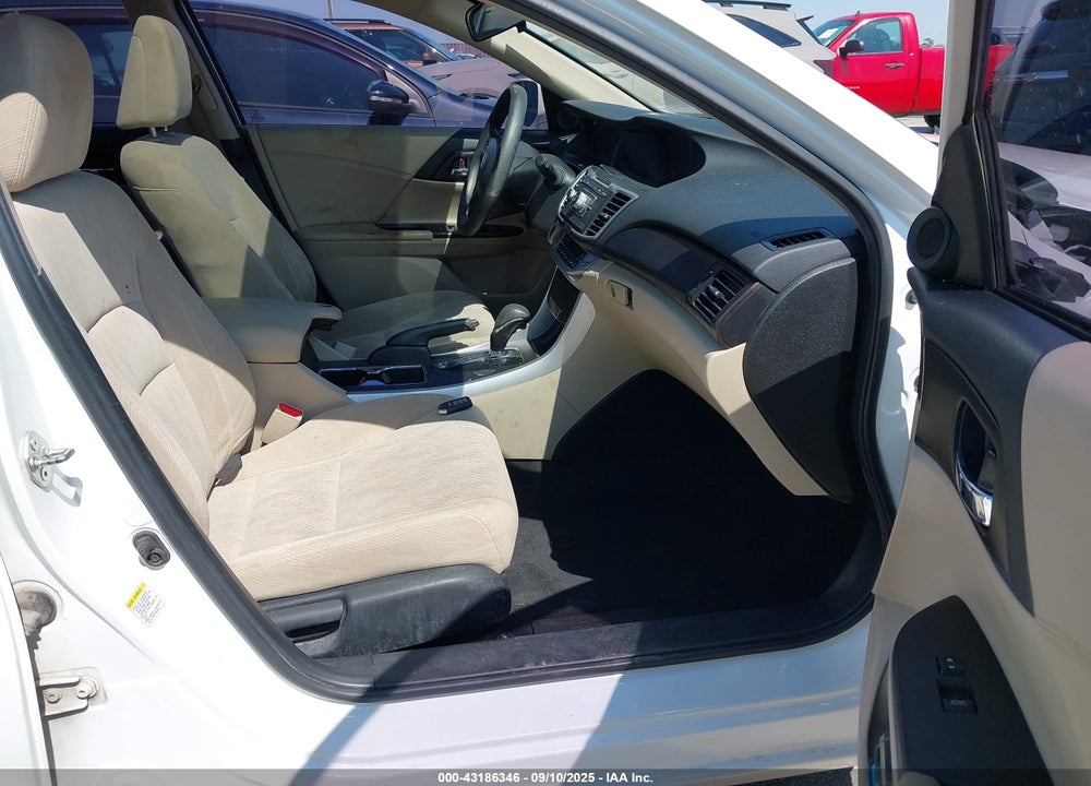 2015 HONDA ACCORD VIN: 1HGCR2F70FA165117