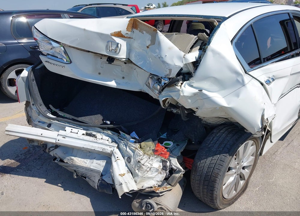 2015 HONDA ACCORD VIN: 1HGCR2F70FA165117