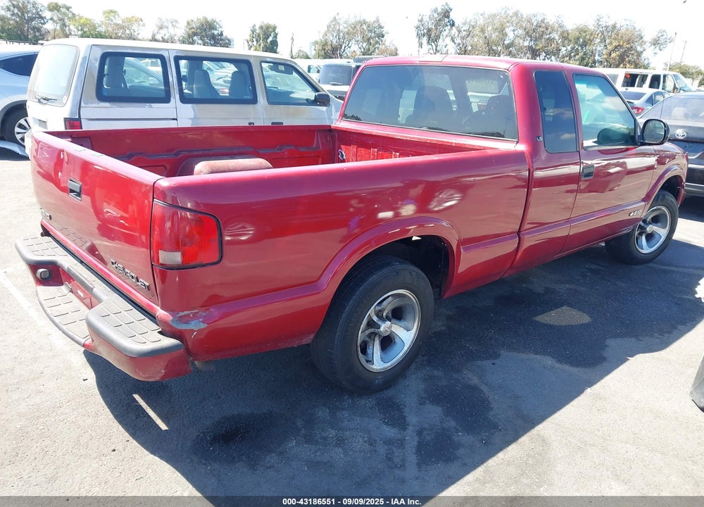 2000 CHEVROLET S-10 LS VIN: 1GCCS1952Y8269822
