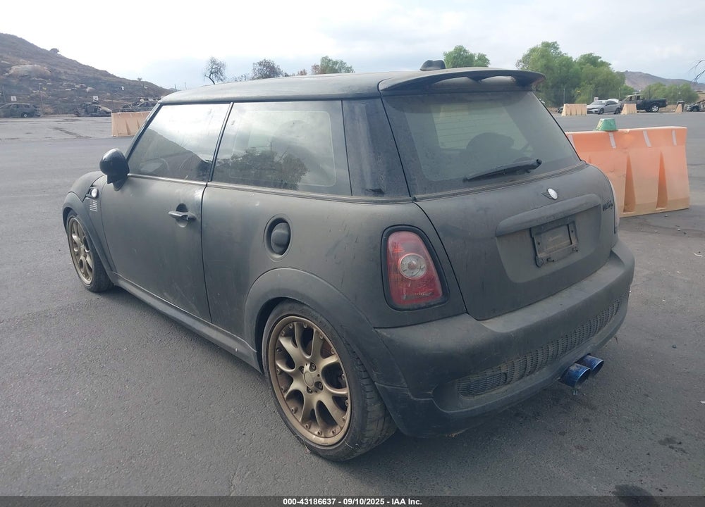 2010 MINI COOPER S VIN: WMWMF7C54ATW89862