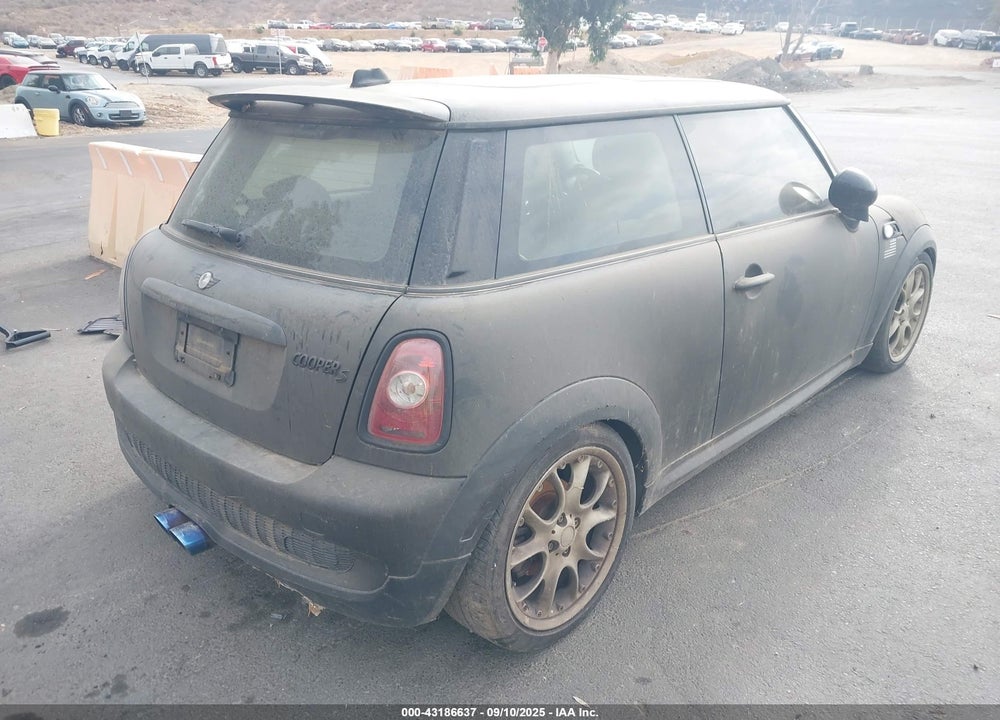 2010 MINI COOPER S VIN: WMWMF7C54ATW89862
