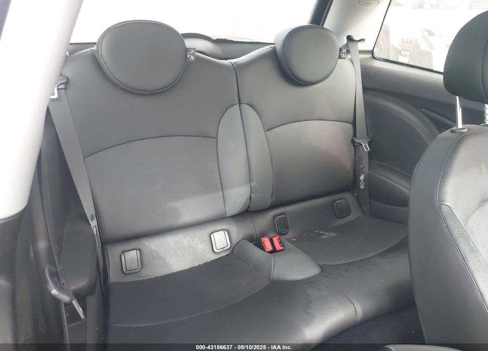 2010 MINI COOPER S VIN: WMWMF7C54ATW89862