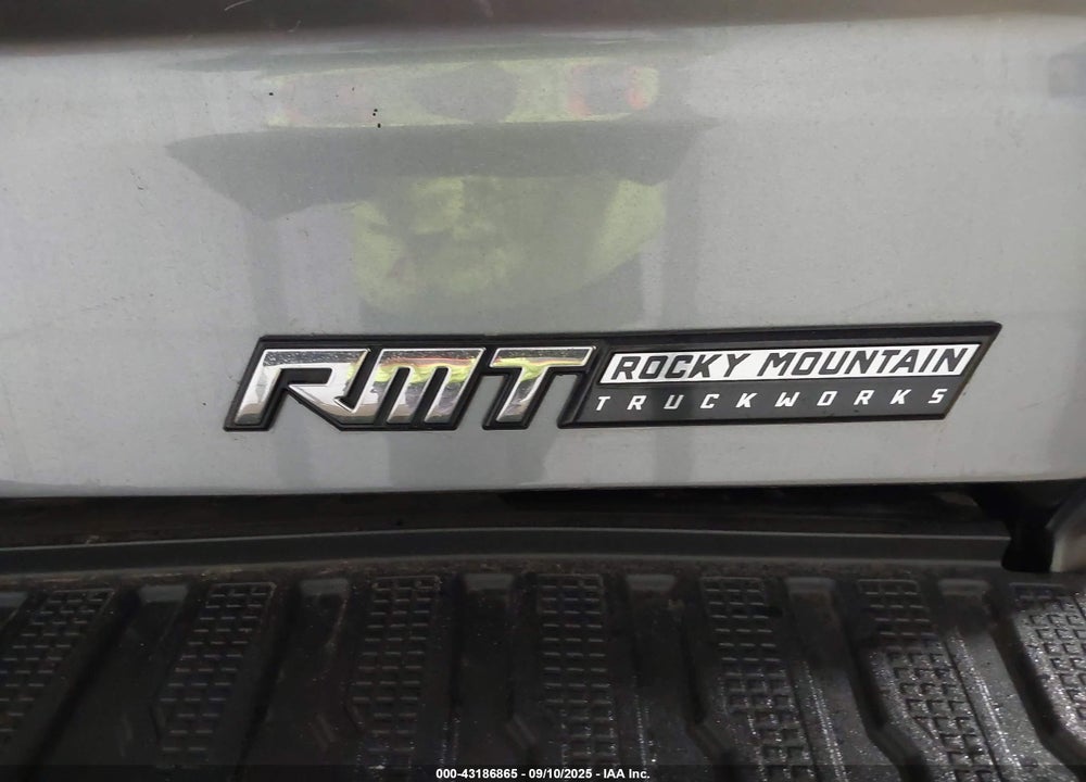 2019 CHEVROLET SILVERADO 1500 LTZ VIN: 3GCUYGEL3KG242527