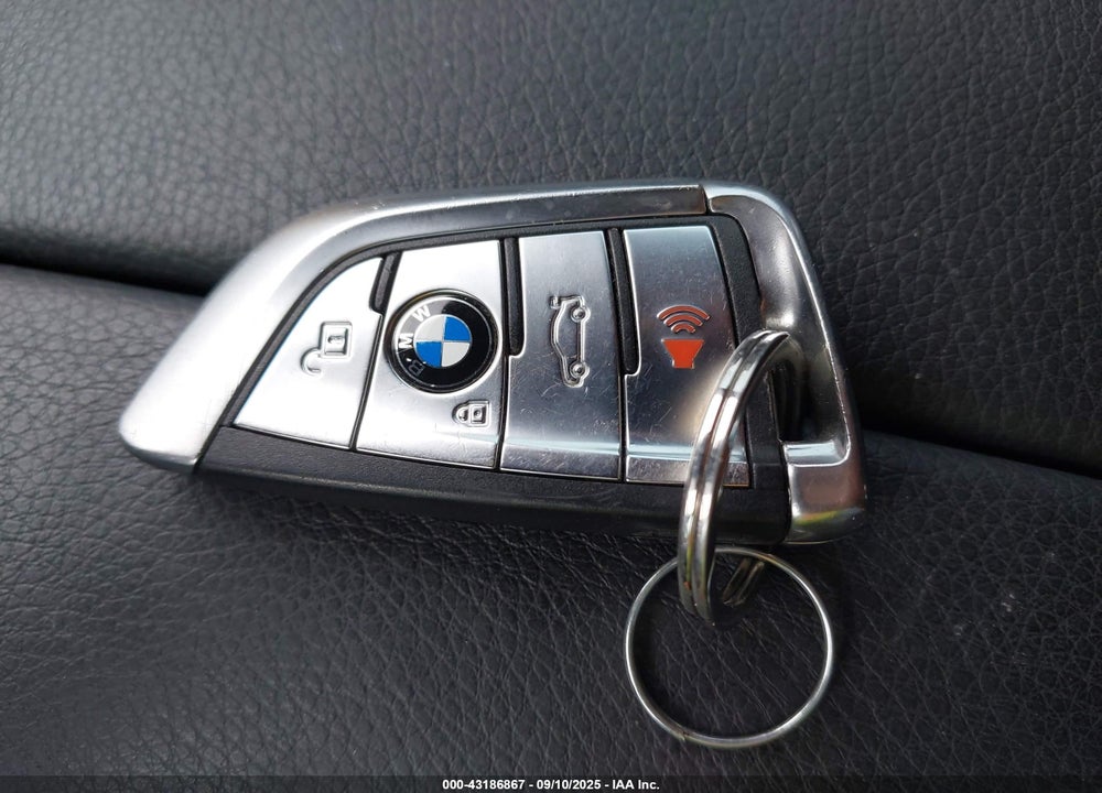 2017 BMW X5 VIN: 5UXKR2C3XH0X04443