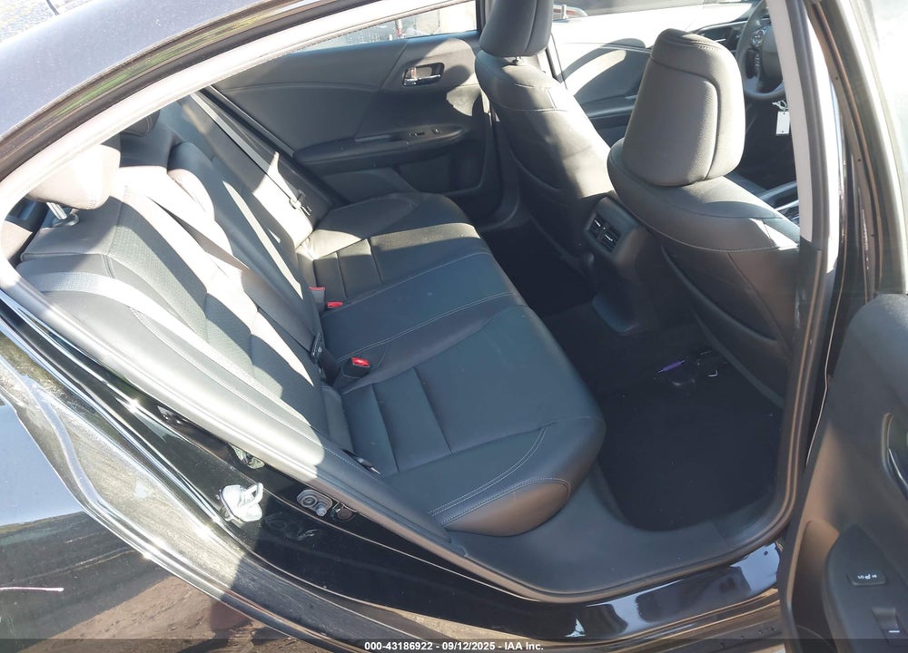 2016 HONDA ACCORD VIN: 1HGCR3F97GA028247