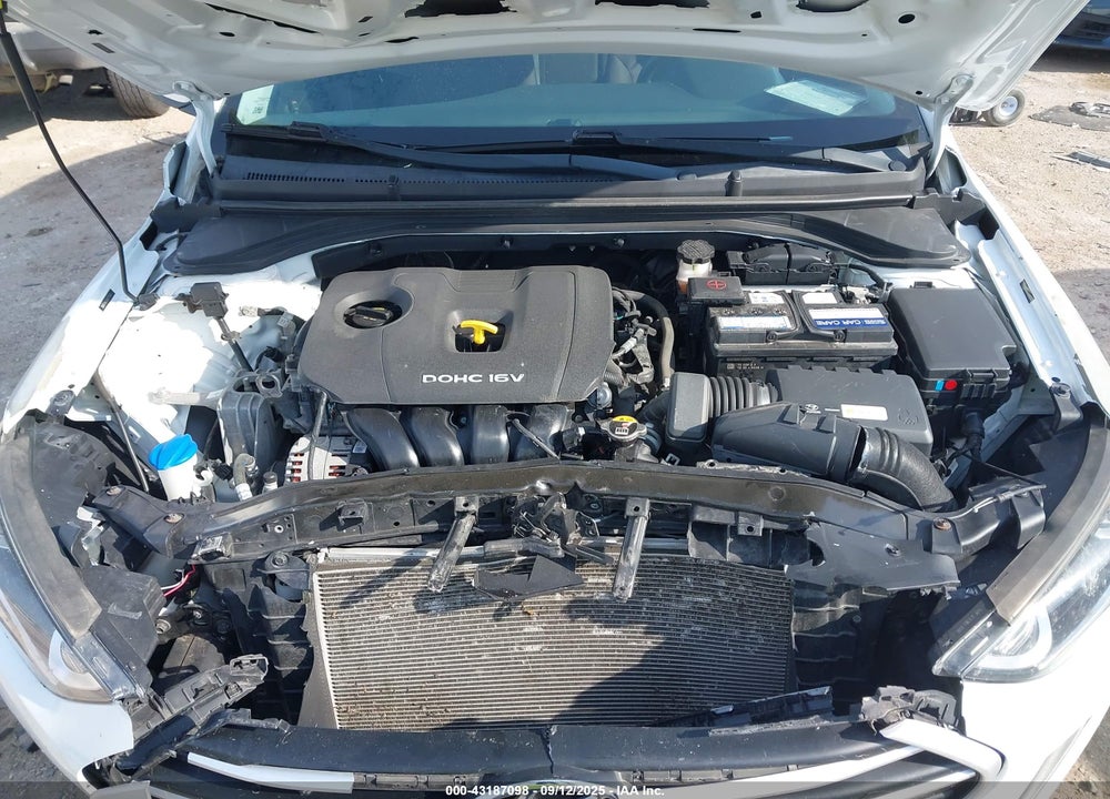 2018 HYUNDAI ELANTRA VIN: 5NPD74LF0JH215631