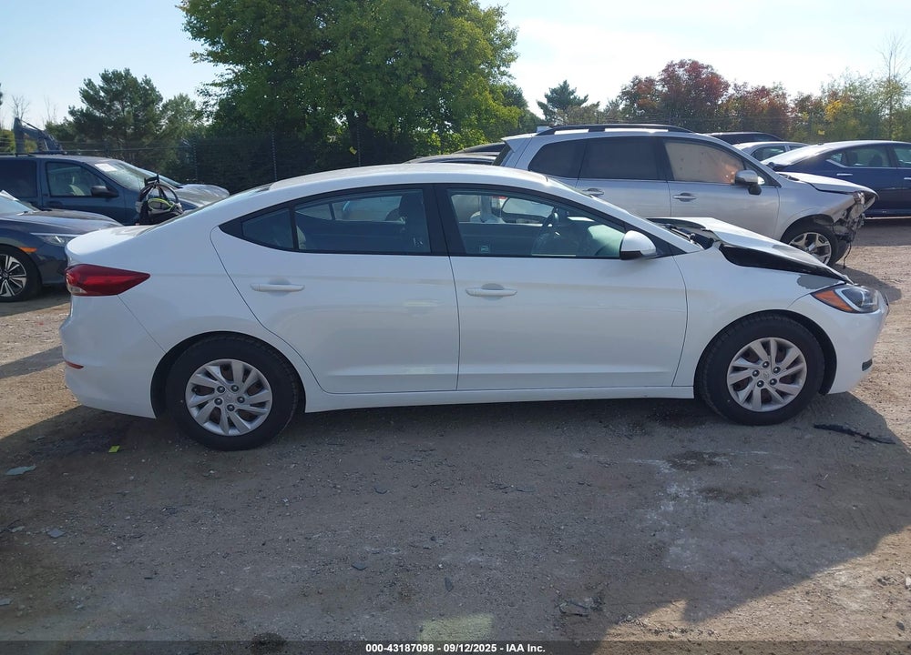 2018 HYUNDAI ELANTRA VIN: 5NPD74LF0JH215631