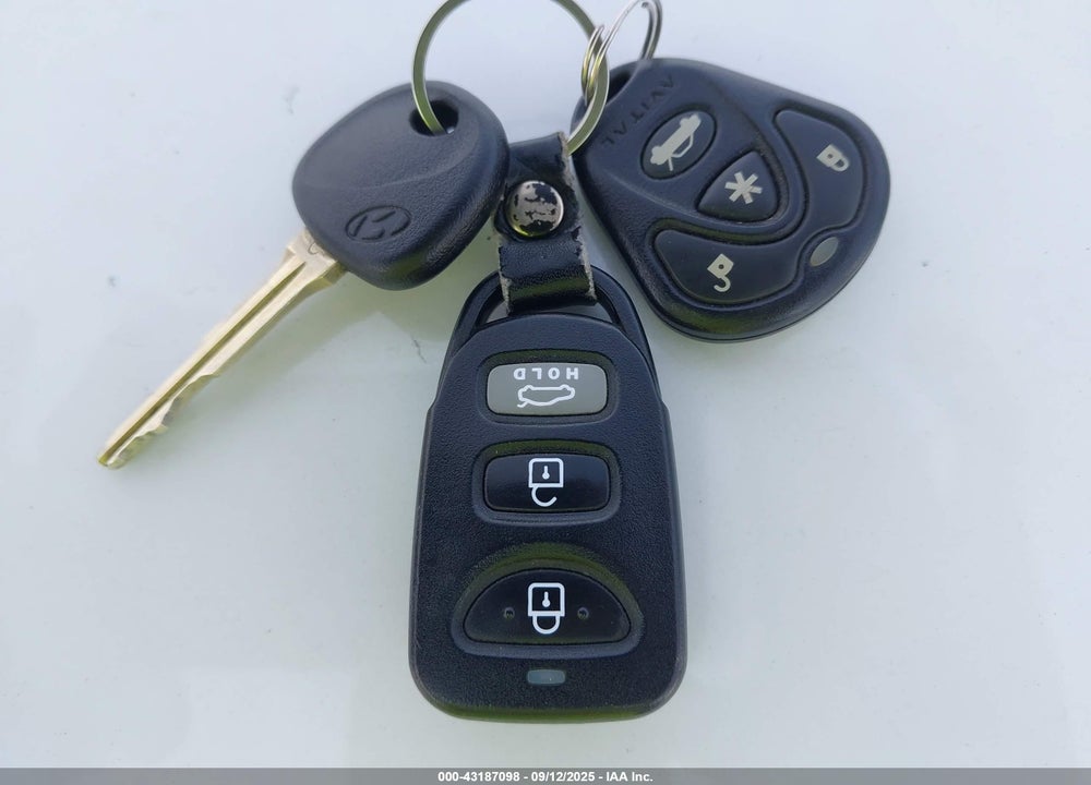2018 HYUNDAI ELANTRA VIN: 5NPD74LF0JH215631