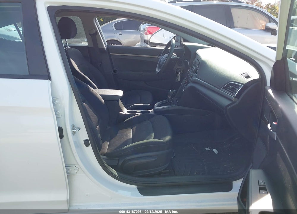 2018 HYUNDAI ELANTRA VIN: 5NPD74LF0JH215631