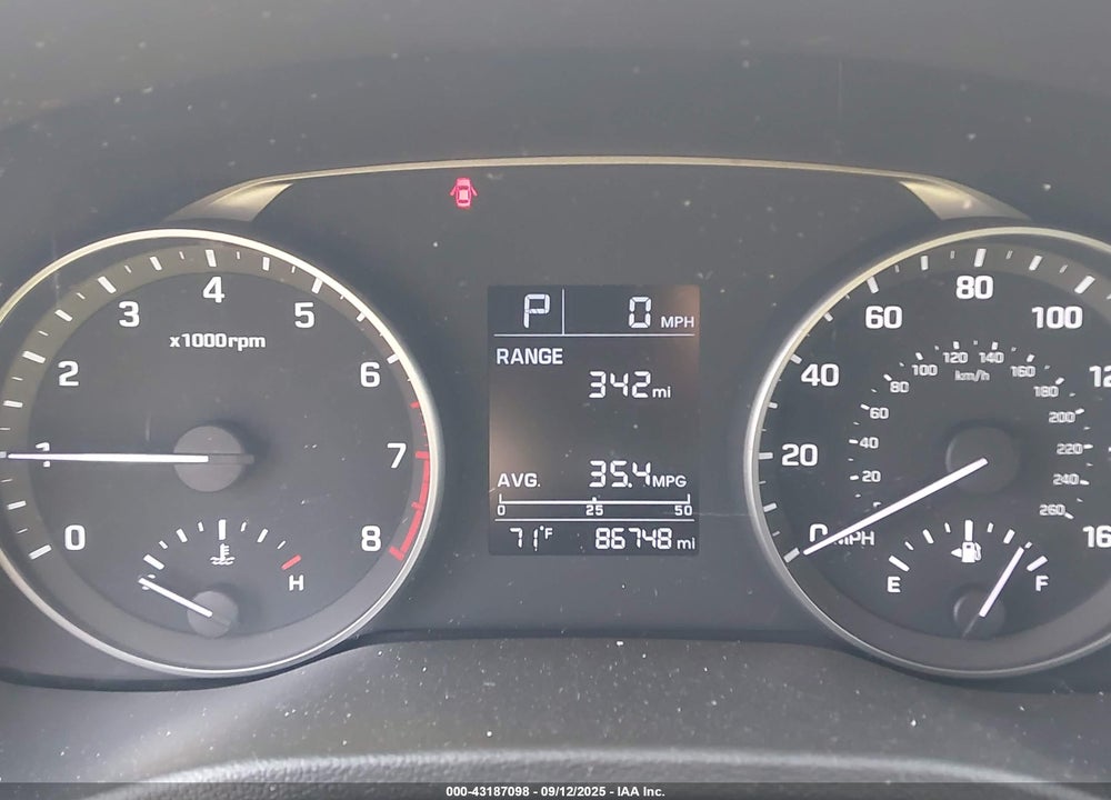 2018 HYUNDAI ELANTRA VIN: 5NPD74LF0JH215631