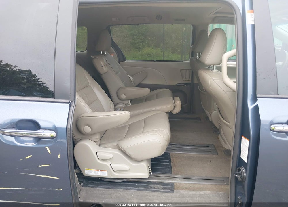 2017 TOYOTA SIENNA VIN: 5TDYZ3DC8HS836596