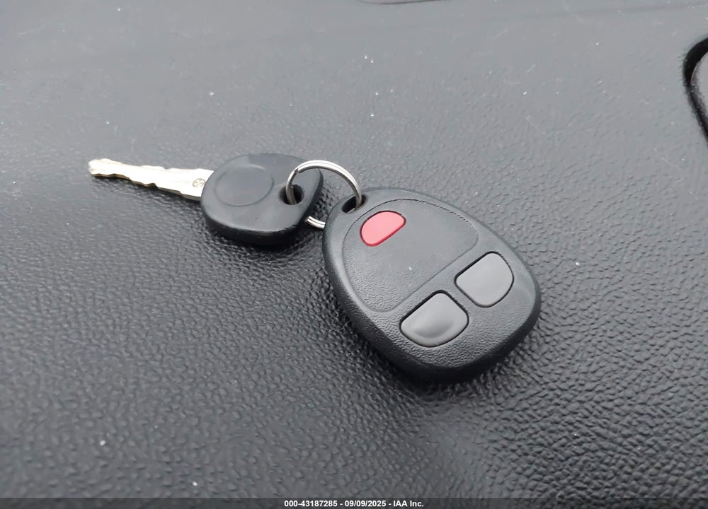 2008 CHEVROLET HHR LT VIN: 3GNDA23DX8S545062