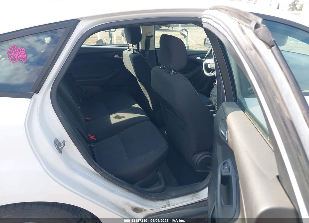 2018 FORD FOCUS SE VIN: 1FADP3K28JL231053