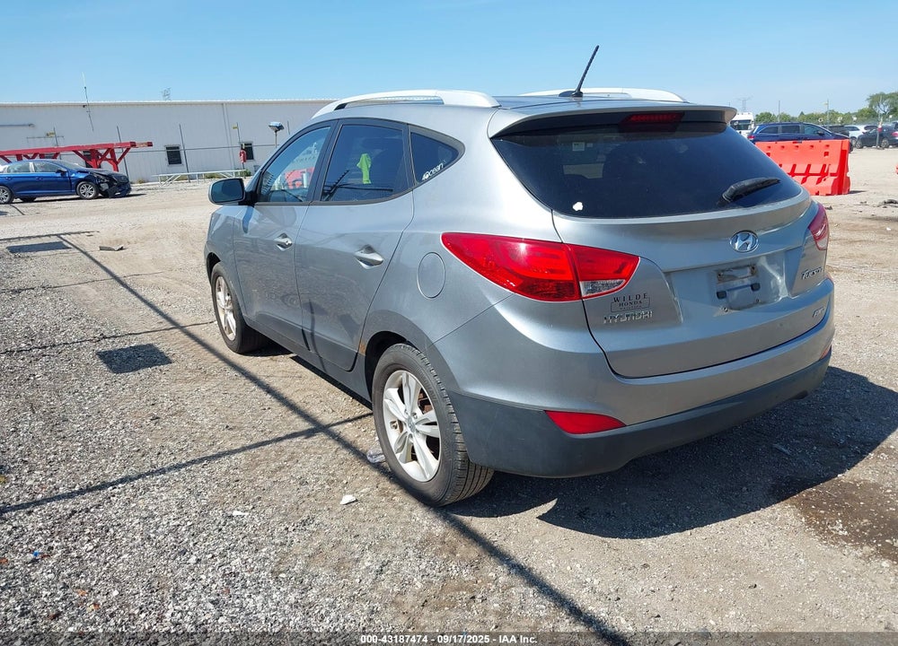 2010 HYUNDAI TUCSON GLS VIN: KM8JUCAC3AU093489