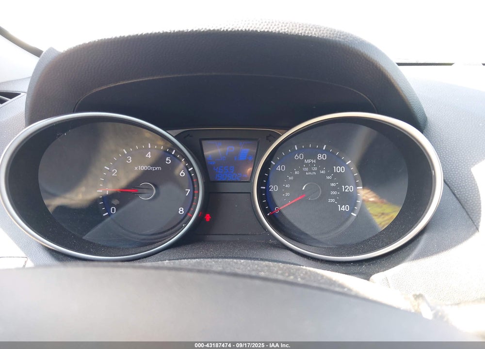 2010 HYUNDAI TUCSON GLS VIN: KM8JUCAC3AU093489