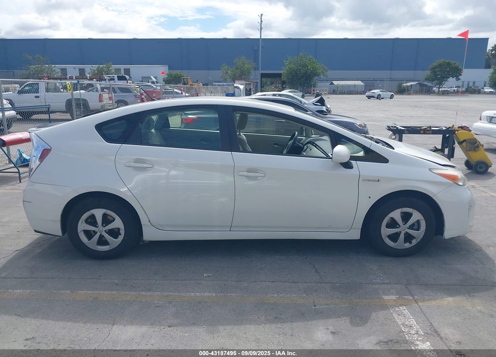 2014 TOYOTA PRIUS TWO VIN: JTDKN3DU2E0366462