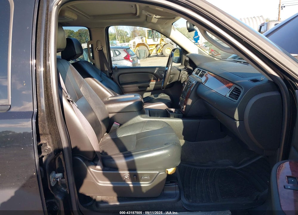 2007 CHEVROLET SUBURBAN 1500 LT VIN: 3GNFK16337G153402