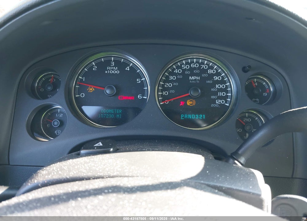 2007 CHEVROLET SUBURBAN 1500 LT VIN: 3GNFK16337G153402