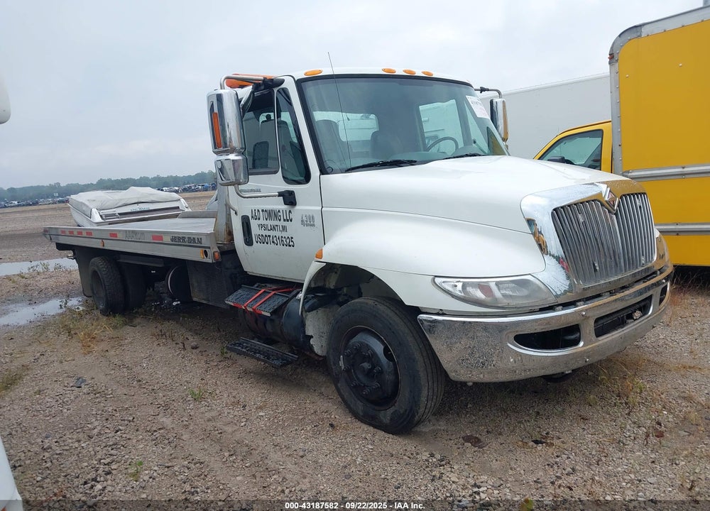 2005 INTERNATIONAL 4000 VIN: 1HTMMAAM45H100305