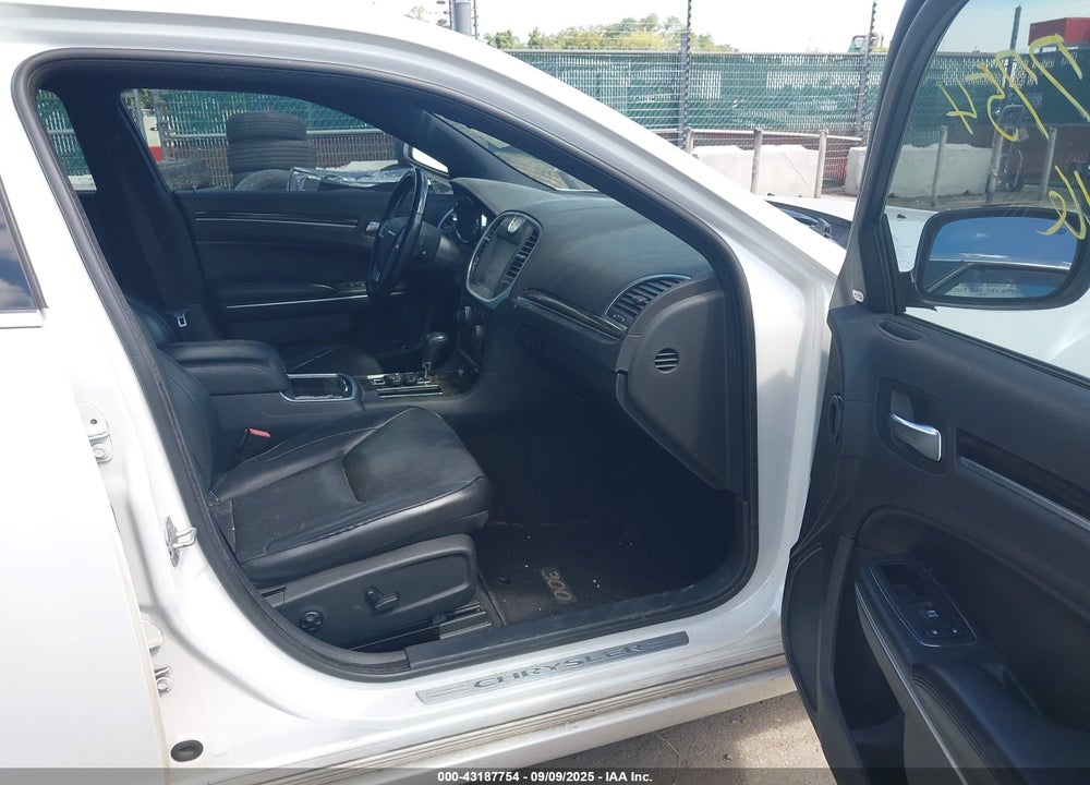 2013 CHRYSLER 300C VIN: 2C3CCAET4DH558694