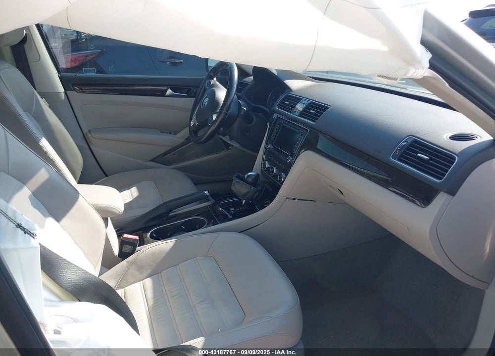 2014 VOLKSWAGEN PASSAT VIN: 1VWCN7A35EC116975