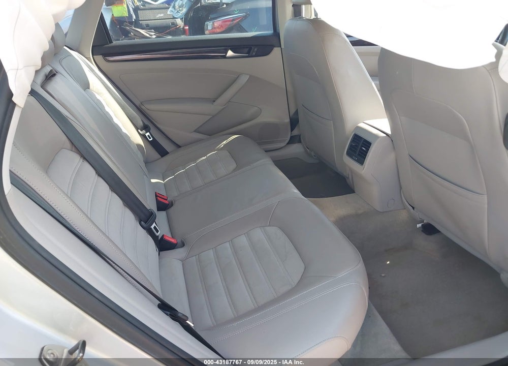 2014 VOLKSWAGEN PASSAT VIN: 1VWCN7A35EC116975